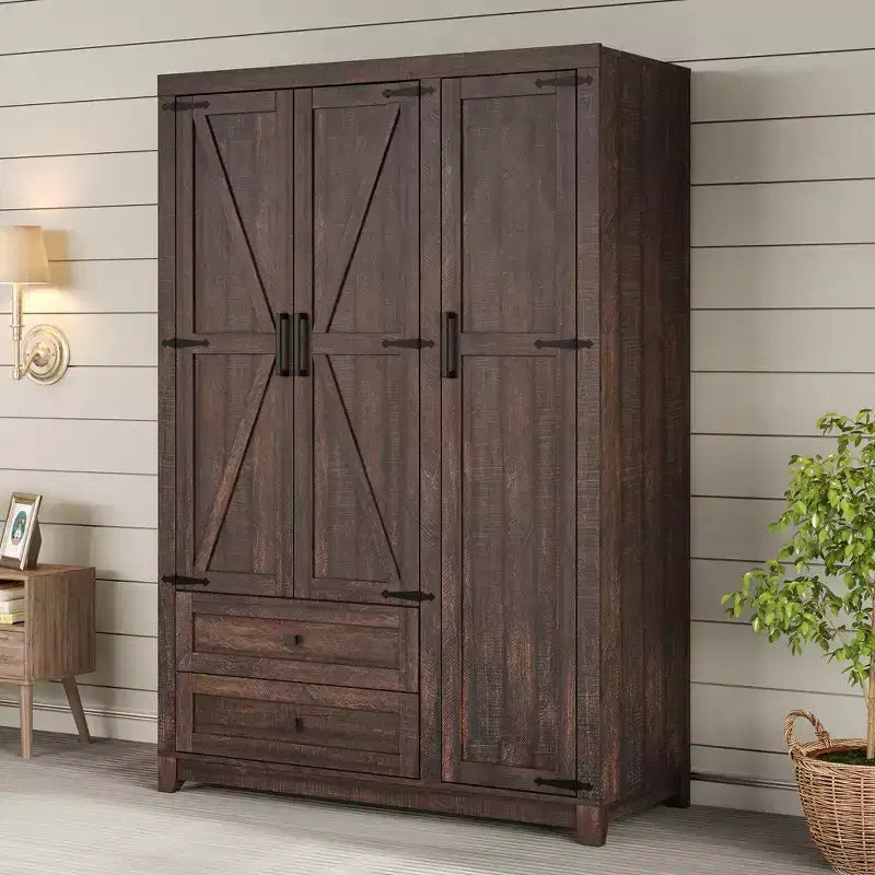 AMERLIFE 47-Zoll-Kleiderschrank im Landhausstil mit 3 Türen, 2 Schubladen, Kleiderstange und verstellbaren Regalen, freistehender Kleiderschrank-Organizer – Mama's Kitchen