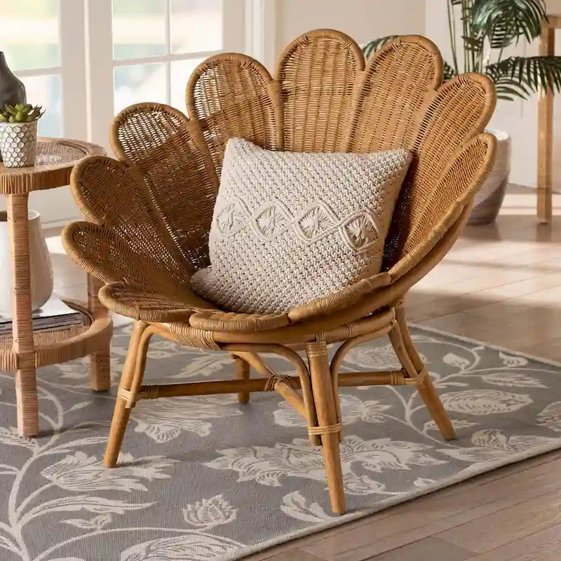 Blossom Boho-Akzentstuhl aus Honig-Rattan in Blumenform