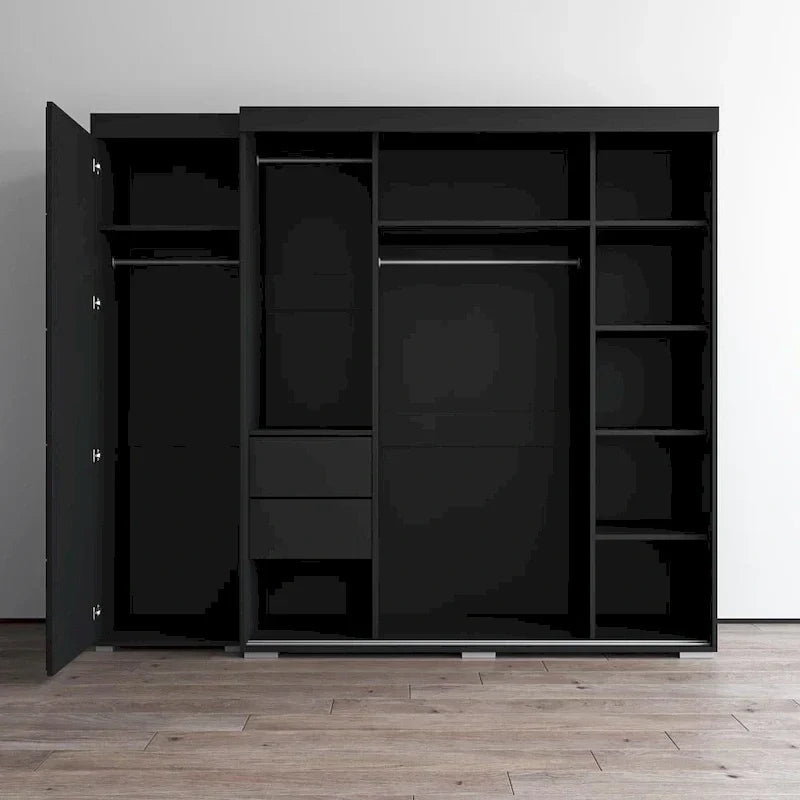 Kleiderschrank mit drei Spiegeln