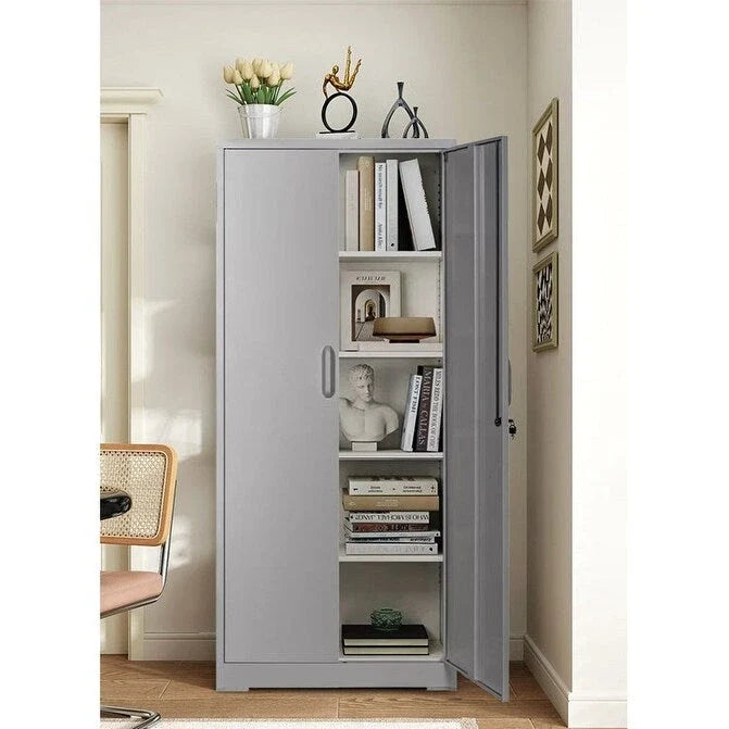 Metallschrank mit Stauraum