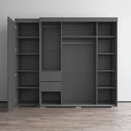 Kleiderschrank mit drei Spiegeln
