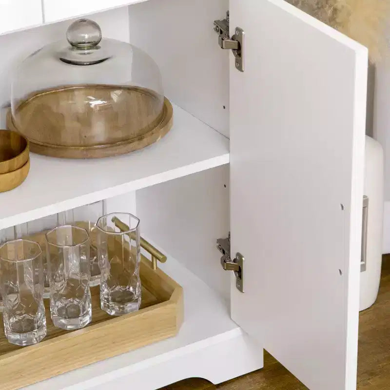 Buffet moderne de cuisine avec rangement, îlot de cuisine, meuble de salle à manger et mobilier de salon