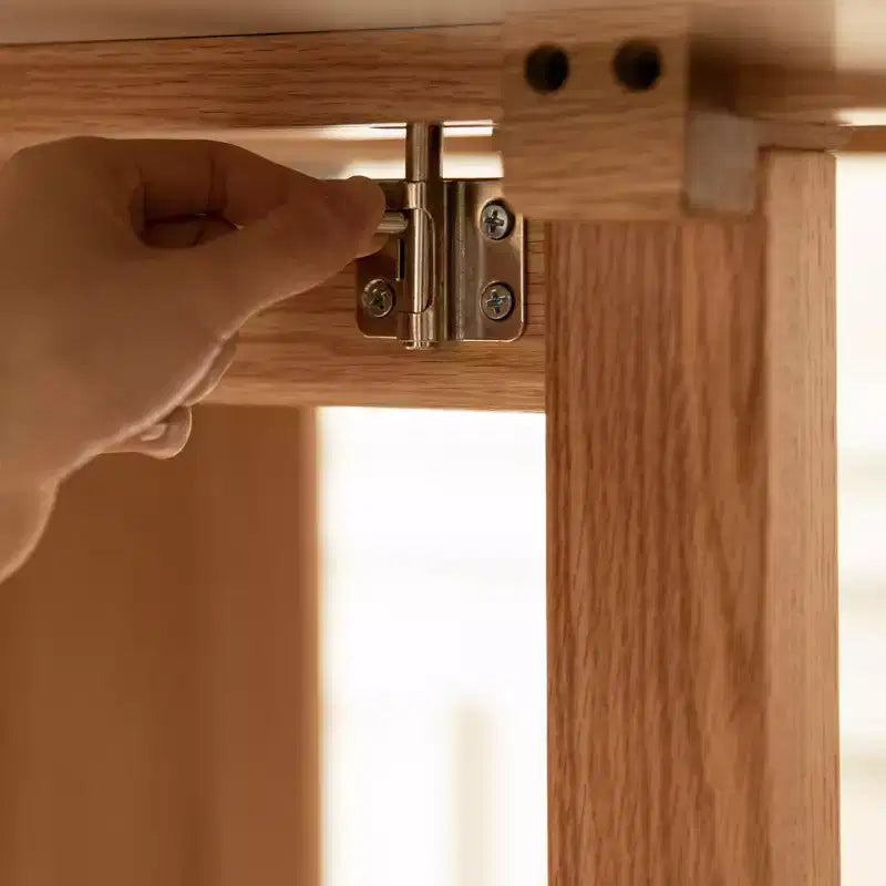 Moderní skládací stůl GDFStudio Agatha z masivního dřeva pro 4-6 osob s deskou z kamenné desky