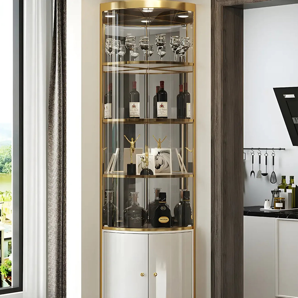 Vitrina de canto glamorosa com vidro brilhante e metal dourado, de formato arredondado