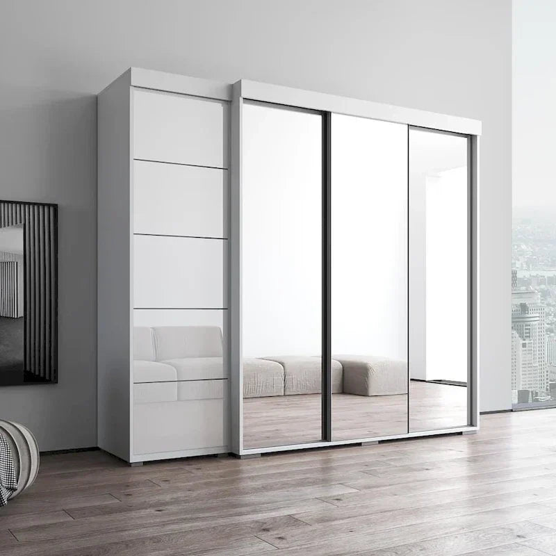 Kleiderschrank mit drei Spiegeln