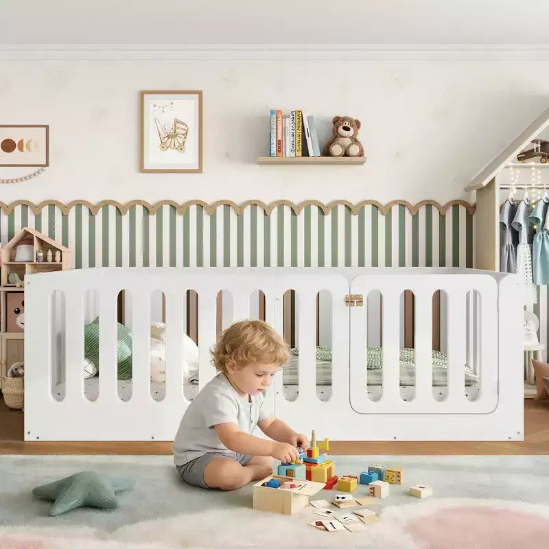 Letto singolo Montessori bianco da pavimento con sponde di sicurezza e porticina ??Legno massello, 1 bambino