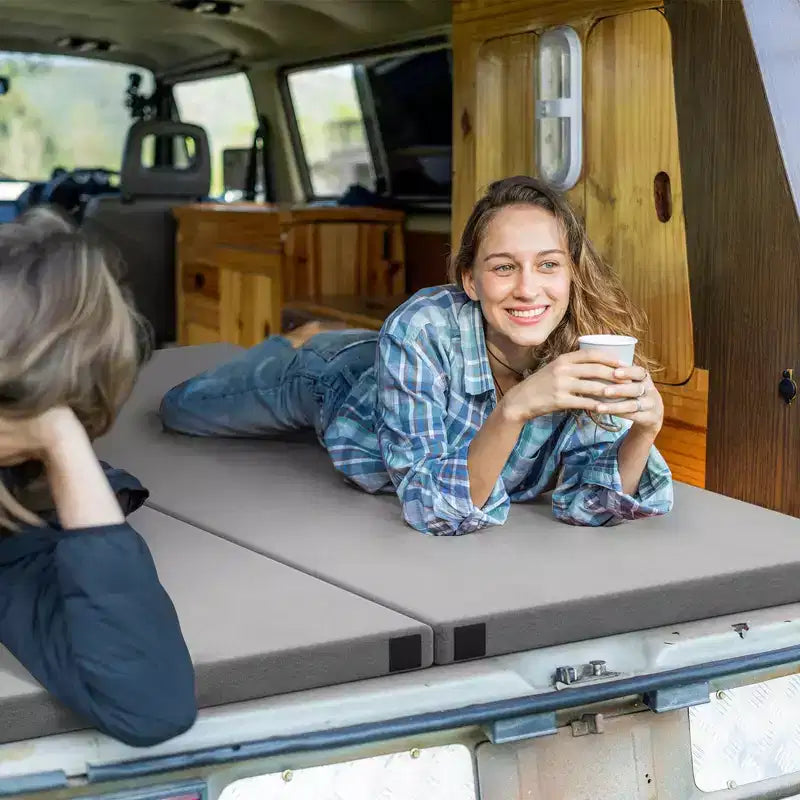 Costway Campingmatratze aus Memory-Schaumstoff mit rutschfester Unterseite und Tragetasche für das Schlafen im Freien, Grau/Blau