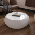 Table basse ronde moderne en forme de tambour Okak avec plateau en marbre et côtés en cuir, table centrale élégante pour le salon ou la chambre