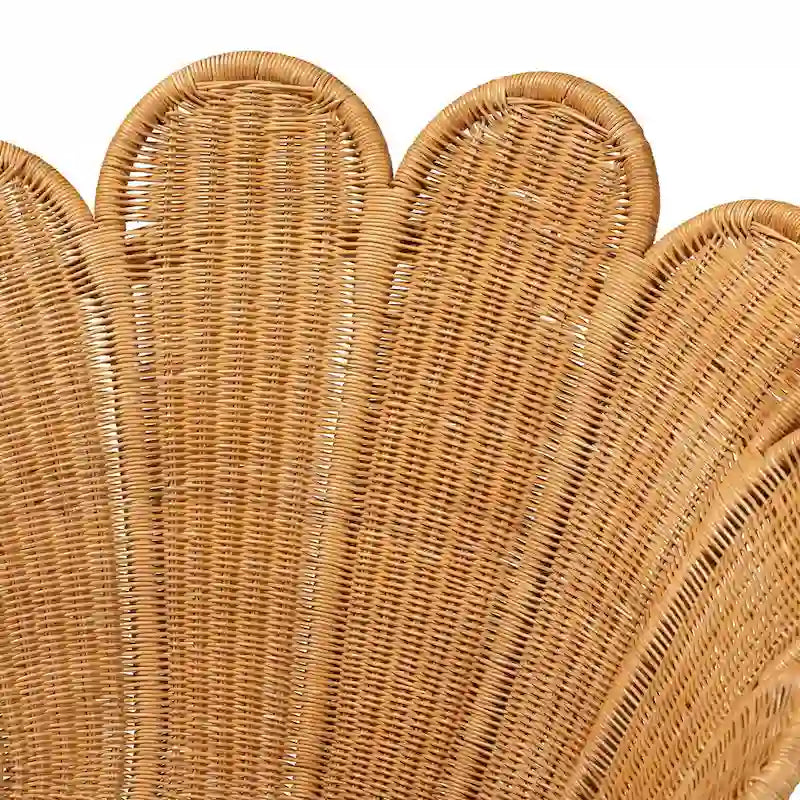Blossom Boho-Akzentstuhl aus Honig-Rattan in Blumenform