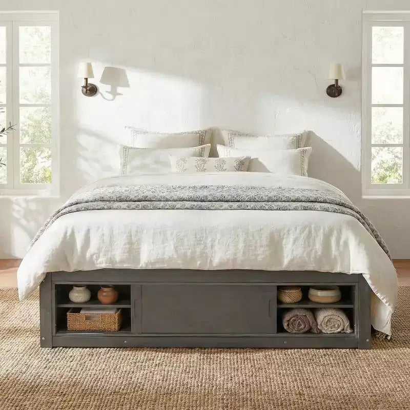 Cadre de lit plateforme Queen Whisen avec 4 tiroirs de rangement et rangement dans le pied de lit