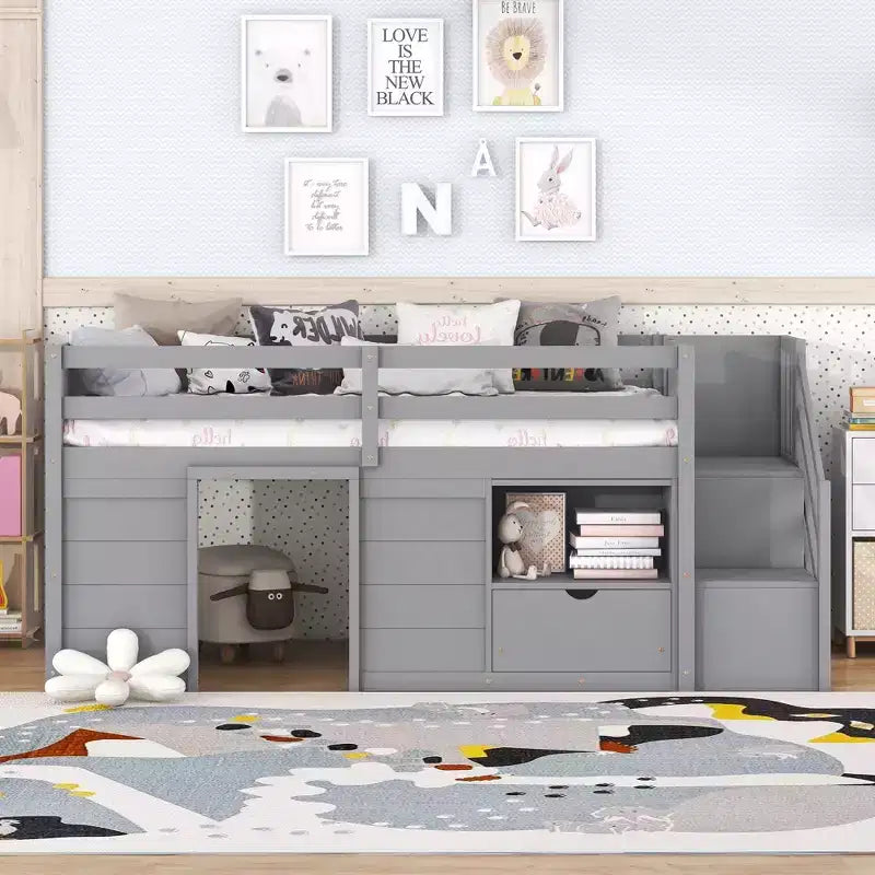 Letto rialzato basso singolo in legno massello da 94,6 L x 42,3 L, con scala, cassetto e ripiano, design moderno e pulito