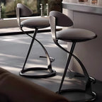 Tabouret de bar élégant en cuir beige avec cadre métallique doré