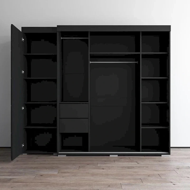 Kleiderschrank mit drei Spiegeln