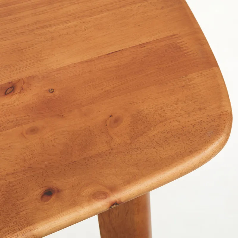 Čtyřdílný jídelní set Nettie z masivního dřeva Simple Living