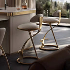 Tabouret de bar élégant en cuir beige avec cadre métallique doré