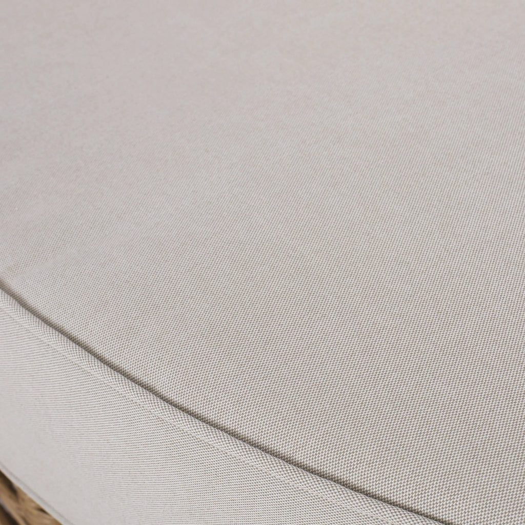 Homan Outdoor-Tagesbett aus Polyrattan mit Kissen, Hellbraun und Beige