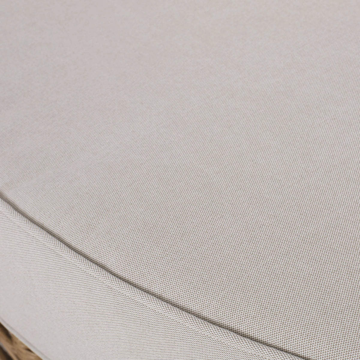 Homan Outdoor-Tagesbett aus Polyrattan mit Kissen, Hellbraun und Beige