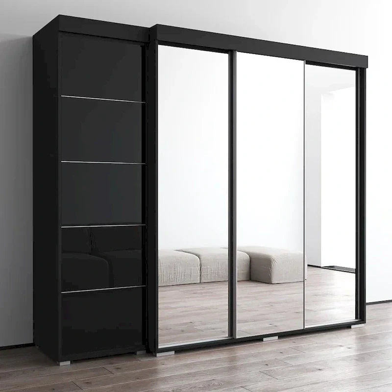 Kleiderschrank mit drei Spiegeln