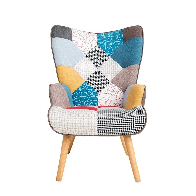Akzentstuhl mit Hocker, Sitzgruppe aus Wohnzimmersessel und Hocker, bequemer Sessel mit Armlehnen für das Schlafzimmer, kreative Stoffoberfläche mit Patchwork-Design