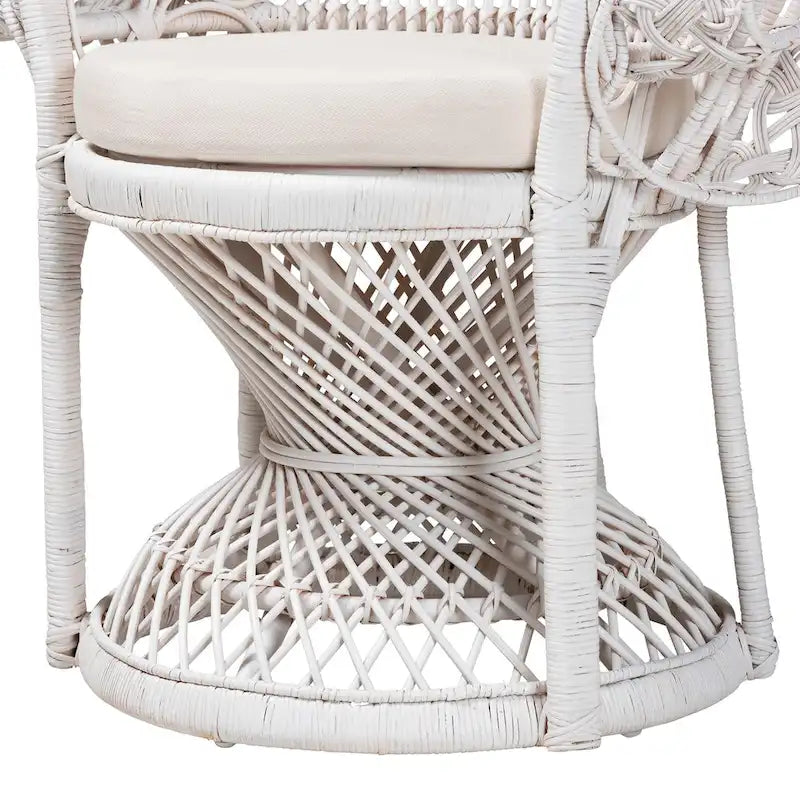 Kallima moderner bohemischer Pfauenstuhl aus weißem, naturfarbenem Rattan