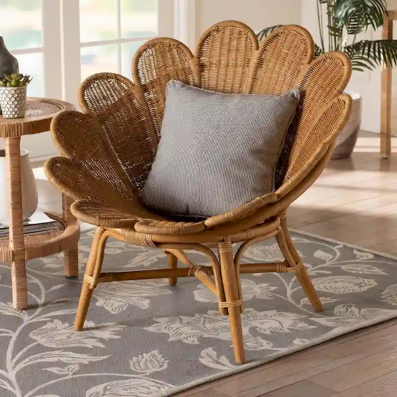Blossom Boho-Akzentstuhl aus Honig-Rattan in Blumenform