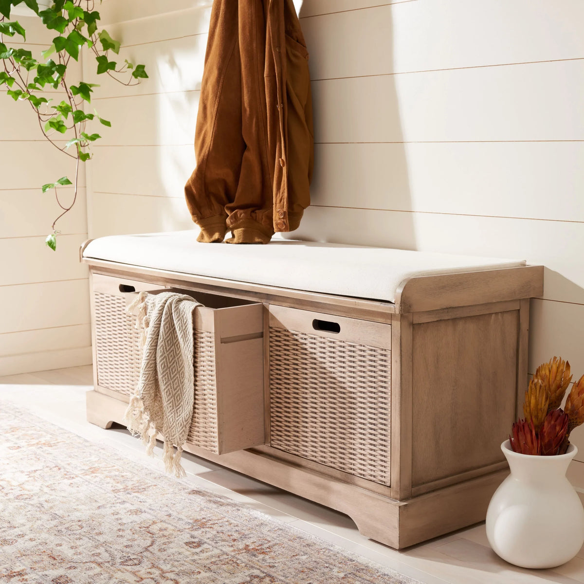 Úložná lavice SAFAVIEH Fiorello se 3 zásuvkami a polstrováním - 47.3 W x 15 L x 19 H - 47Wx15Dx19H