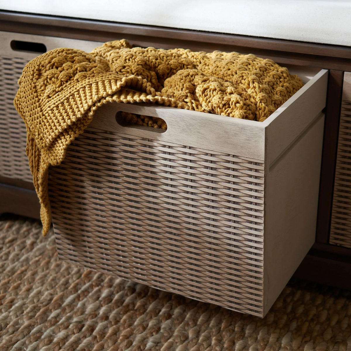 Úložná lavice SAFAVIEH Fiorello se 3 zásuvkami a polstrováním - 47.3 W x 15 L x 19 H - 47Wx15Dx19H