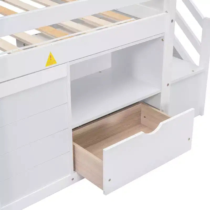 Letto rialzato basso singolo in legno massello da 94,6 L x 42,3 L, con scala, cassetto e ripiano, design moderno e pulito