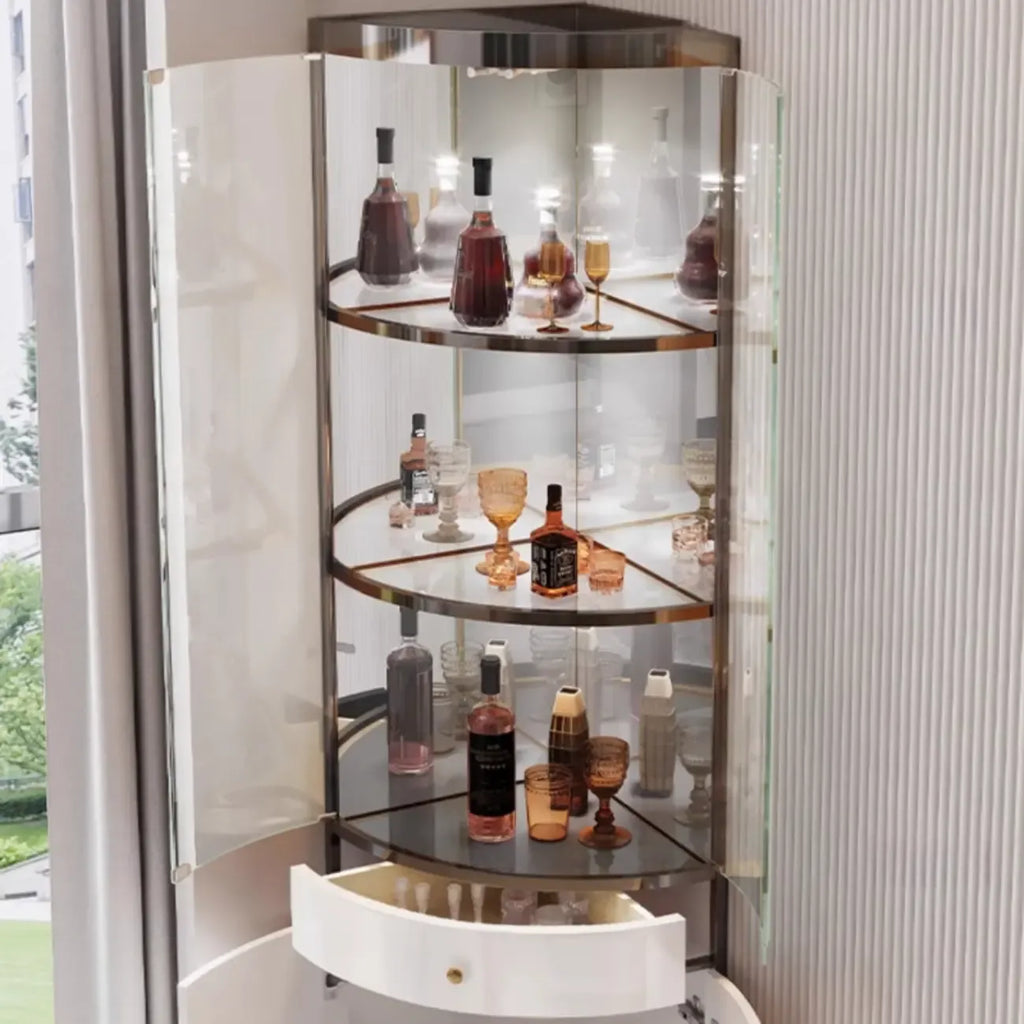 Vitrine de canto para garrafeira e arrumação com prateleiras de vidro e metal em vários níveis