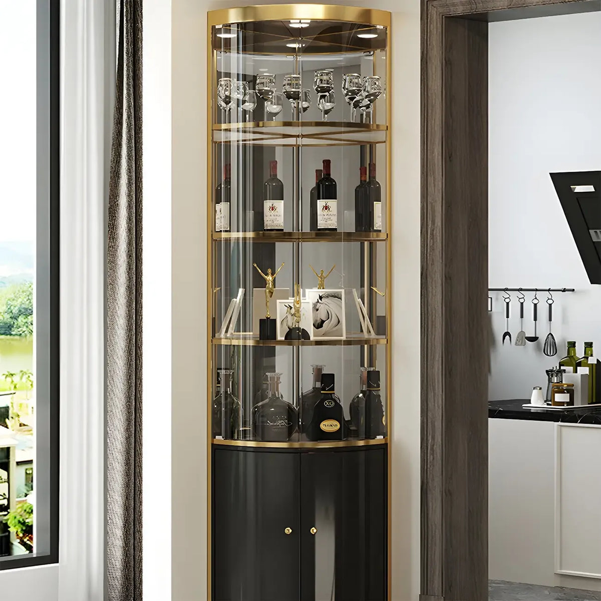 Vitrina de canto glamorosa com vidro brilhante e metal dourado, de formato arredondado