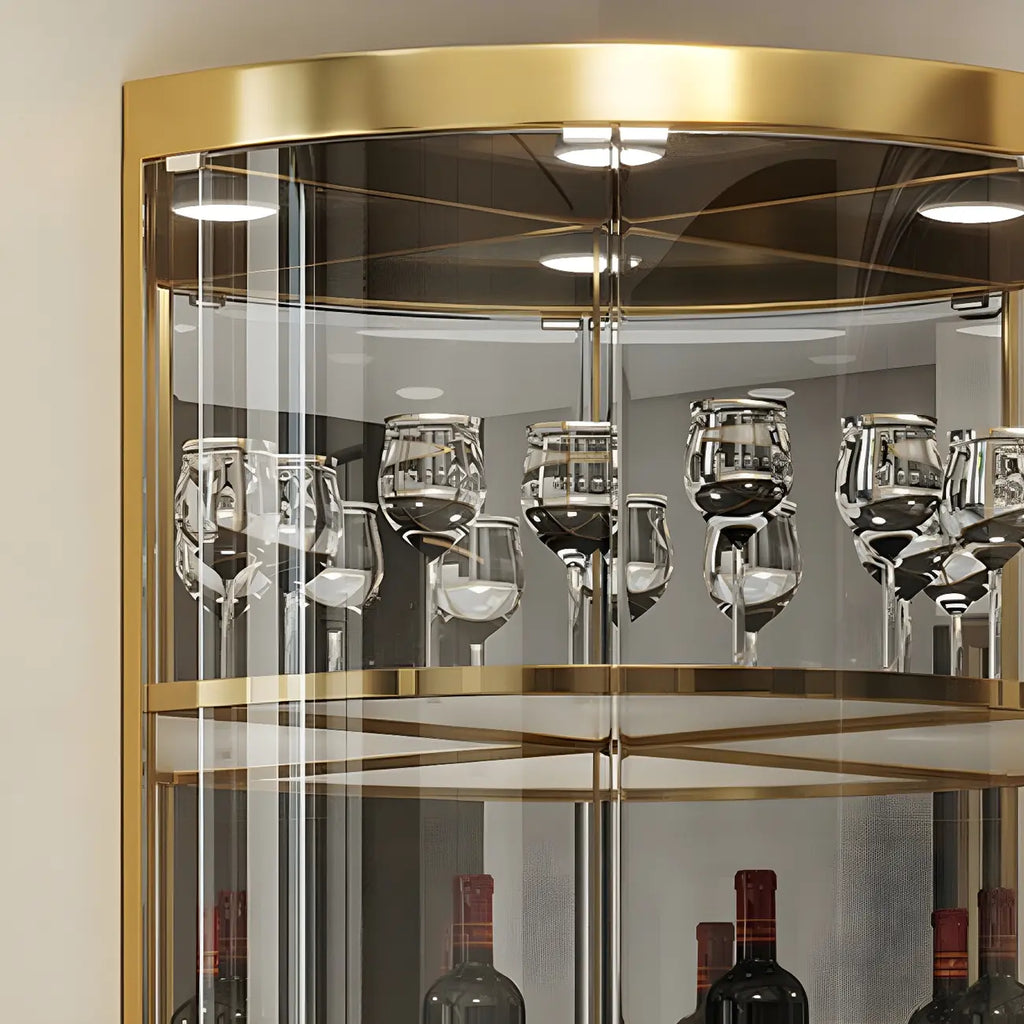 Vitrina de canto glamorosa com vidro brilhante e metal dourado, de formato arredondado