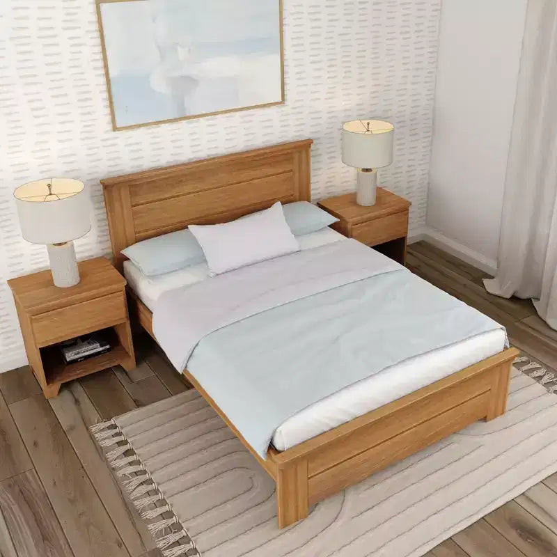 Estrutura de cama de tamanho casal Plank+Beam estilo quinta, com cabeceira, cama de plataforma em madeira maciça