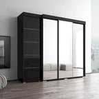 Kleiderschrank mit drei Spiegeln