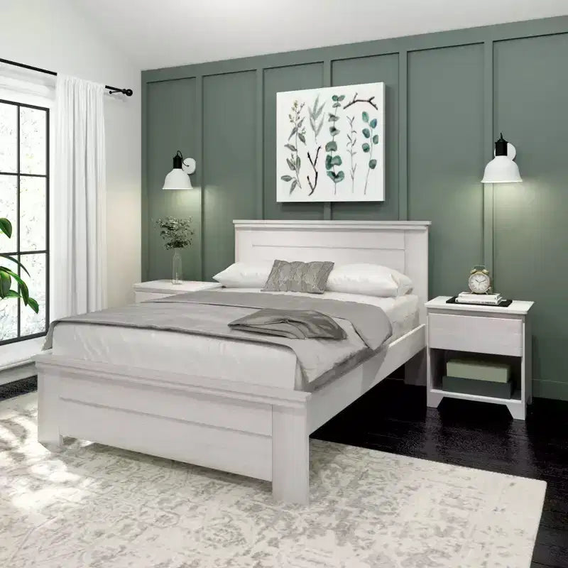 Estrutura de cama de tamanho casal Plank+Beam estilo quinta, com cabeceira, cama de plataforma em madeira maciça