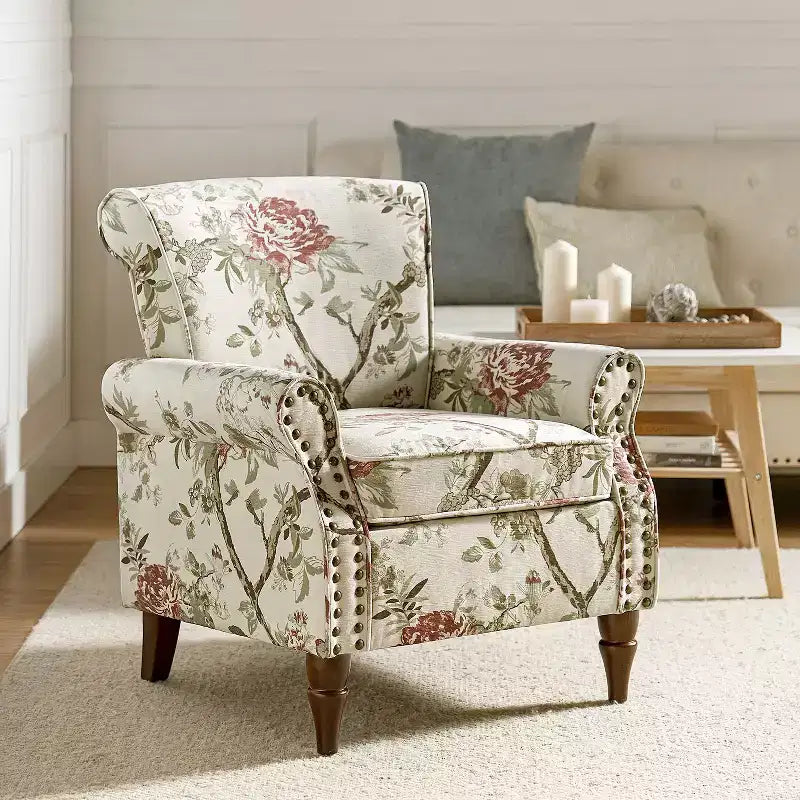 Araceli, tradiční dřevěné čalouněné květinové křeslo s vysokým opěradlem a zdobením hřebíčky | ART OF LIVING DESIGNS
