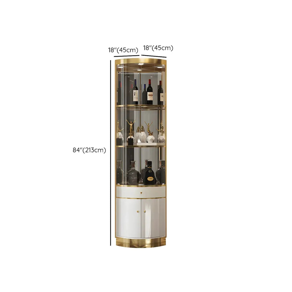 Vitrina de canto glamorosa com vidro brilhante e metal dourado, de formato arredondado